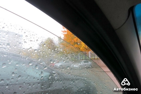 Из-за чего потеют стекла, как их быстро очистить и можно ли решить проблему принципиально Из-за чего потеют стекла, как их быстро очистить и можно ли решить проблему принципиально