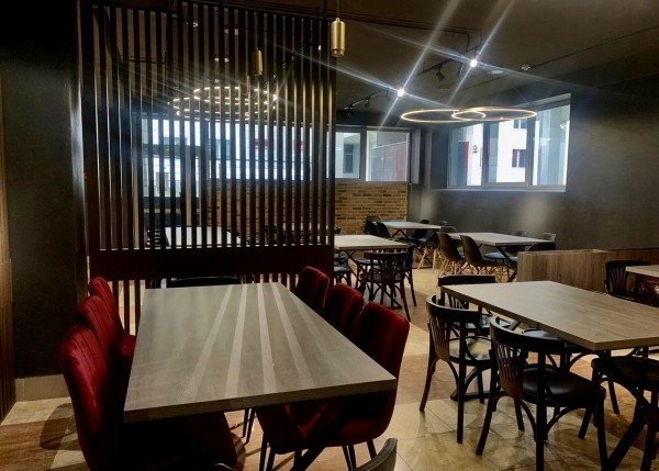 За 36 дней из кафе «Версаль» в «Компот». Заведение во Дворце водных видов спорта провело ребрендинг. Что изменилось?