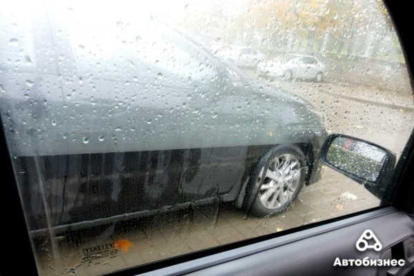 Из-за чего потеют стекла, как их быстро очистить и можно ли решить проблему принципиально Из-за чего потеют стекла, как их быстро очистить и можно ли решить проблему принципиально