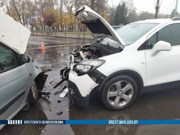 Стали известны подробности ДТП в Бресте на Ленина-Машерова Стали известны подробности ДТП в Бресте на Ленина-Машерова