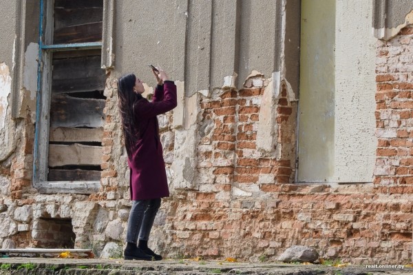«На реставрацию нужно $800 000». Как простые белорусы спасают разрушающийся дворец в Брестской области