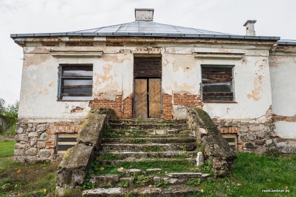«На реставрацию нужно $800 000». Как простые белорусы спасают разрушающийся дворец в Брестской области