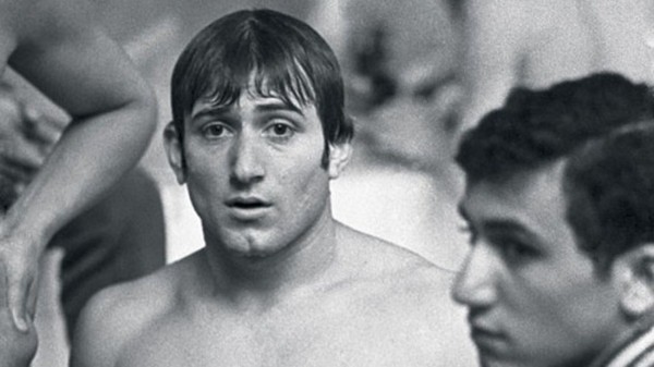 Спас людей из тонущего троллейбуса ценой карьеры. История советского пловца-супергероя Спас людей из тонущего троллейбуса ценой карьеры. История советского пловца-супергероя