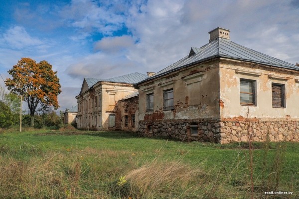 «На реставрацию нужно $800 000». Как простые белорусы спасают разрушающийся дворец в Брестской области