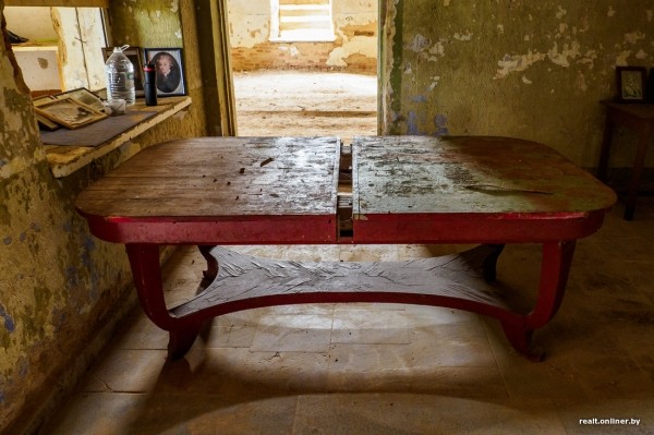 «На реставрацию нужно $800 000». Как простые белорусы спасают разрушающийся дворец в Брестской области