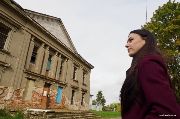 «На реставрацию нужно $800 000». Как простые белорусы спасают разрушающийся дворец в Брестской области