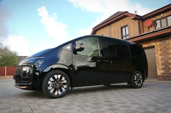 «Растаможка – 25 000 евро!» Белорус привез дизельный Hyundai Staria. Что за он?