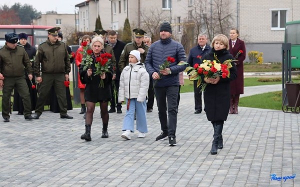 Матери погибших летчиков-героев приехали на вечер их памяти в Барановичи Матери погибших летчиков-героев приехали на вечер их памяти в Барановичи