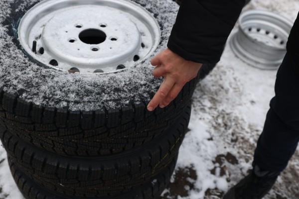 «А колеса не отвалятся?» Задаем глупые вопросы шиномонтажнику «А колеса не отвалятся?» Задаем глупые вопросы шиномонтажнику