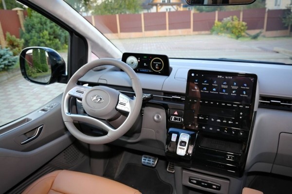 «Растаможка – 25 000 евро!» Белорус привез дизельный Hyundai Staria. Что за он?