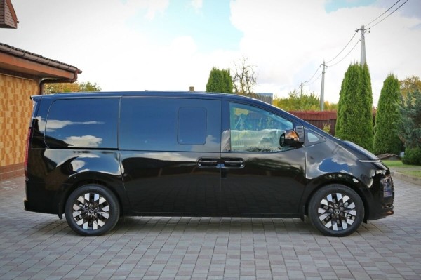 «Растаможка – 25 000 евро!» Белорус привез дизельный Hyundai Staria. Что за он?