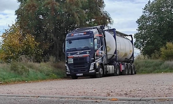 Наташа рулит. Откровения дальнобойщицы из Беларуси о буднях «неженской» профессии Наташа рулит. Откровения дальнобойщицы из Беларуси о буднях «неженской» профессии