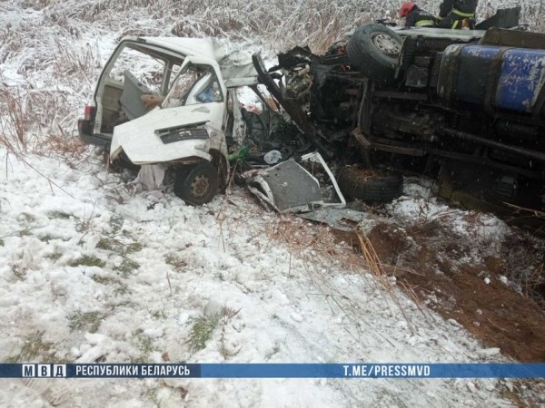 Страшное ДТП в Беларуси: водитель не справилась с управлением и выехала на встречку Страшное ДТП в Беларуси: водитель не справилась с управлением и выехала на встречку