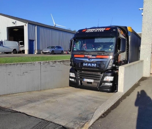 Наташа рулит. Откровения дальнобойщицы из Беларуси о буднях «неженской» профессии Наташа рулит. Откровения дальнобойщицы из Беларуси о буднях «неженской» профессии