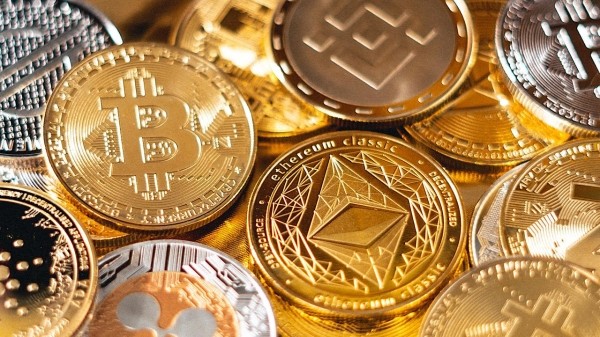 &laquo;За перевод в $1000 плачу еще $50 комиссии&raquo;: как белорусы пересылают деньги домой из-за границы