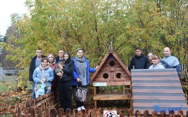 В Барановичах установили первые домики для бездомных котов В Барановичах установили первые домики для бездомных котов