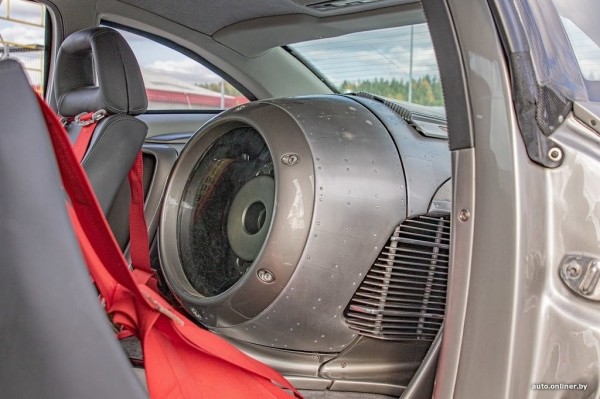 В Беларуси заметили уникальный автомобиль. Как оказалось, он самодельный