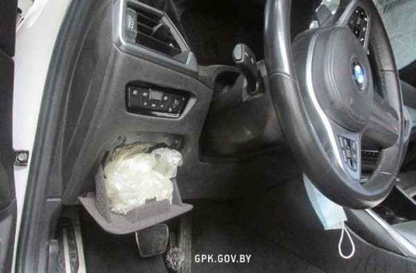 На американском аукционе BMW продали с «сюрпризом». Запрещенное вещество обнаружили белорусские пограничники На американском аукционе BMW продали с «сюрпризом». Запрещенное вещество обнаружили белорусские пограничники