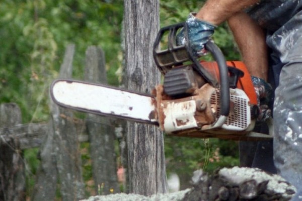 Пенсионер с бензопилой напал на односельчанина под Дрогичином, но погиб от удара прикладом Пенсионер с бензопилой напал на односельчанина под Дрогичином, но погиб от удара прикладом