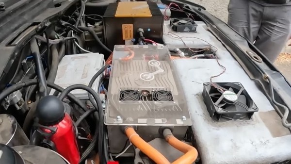 Мужчина превратил свой VW Golf Mk2 в электромобиль с солнечными батареями. Сколько это стоило? Мужчина превратил свой VW Golf Mk2 в электромобиль с солнечными батареями. Сколько это стоило?