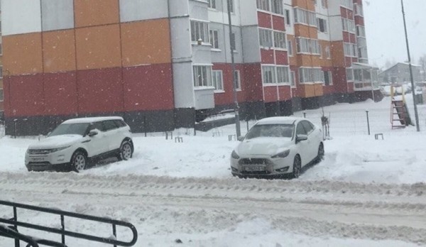 И приедет трактор... Что делать с автомобилями, которые мешают уборке снега во дворах многоэтажек? И приедет трактор... Что делать с автомобилями, которые мешают уборке снега во дворах многоэтажек?