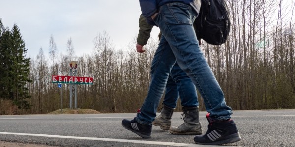 Водитель маршрутки из Вильнюса оставил двух пассажирок по ту сторону границы, пока те отмечали Tax Free. И все по правилам?