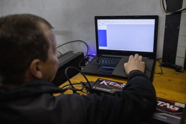 «За 25 лет не купили ни одного!» Спросили на СТО, почему белорусы не берут новые катализаторы и сколько стоят старые