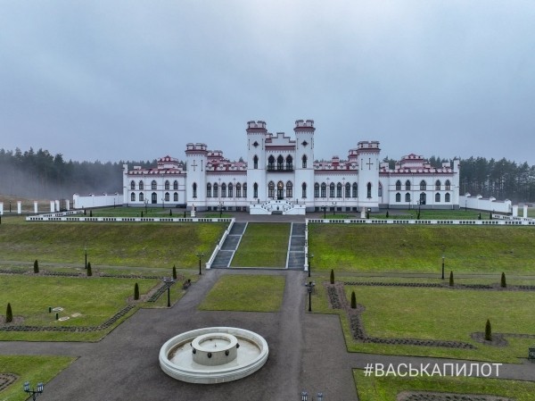 Как выглядит Коссовский замок после реставрации с высоты птичьего полета