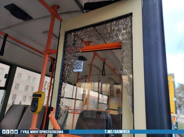 В Минске кабину троллейбуса смяло после столкновения с грузовиком В Минске кабину троллейбуса смяло после столкновения с грузовиком