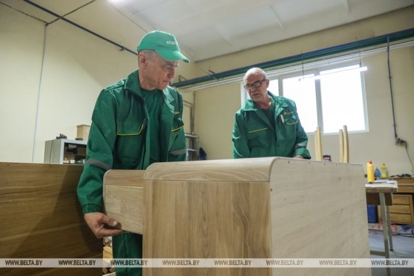 Как пинские мастера изготовили эксклюзивный подарок Президенту