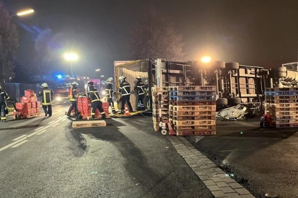 В Германии в ДТП опрокинулась фура с белоруской за рулем В Германии в ДТП опрокинулась фура с белоруской за рулем