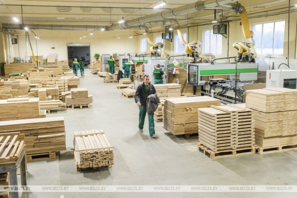 Как пинские мастера изготовили эксклюзивный подарок Президенту