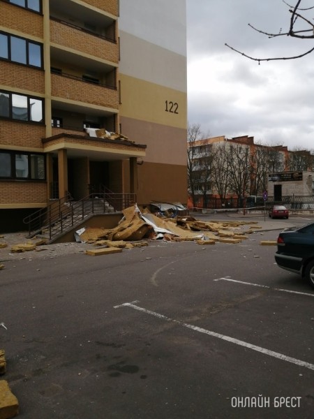 В Бресте на жилом доме, расположенном по улице Кирова, сорвано утепление