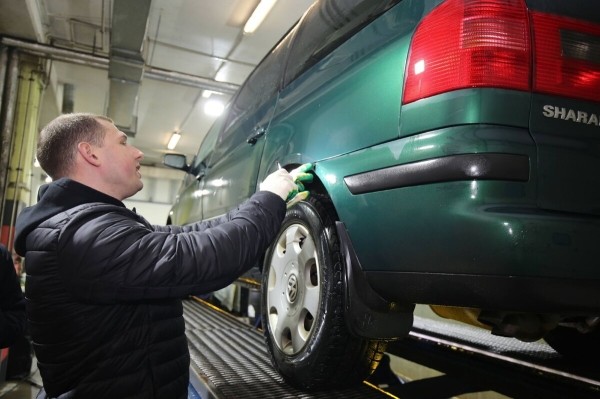 «Если отвезти машину на детейлинг, будет совсем лялечка!» Белорус о VW Sharan, который 13 лет находится в одних руках «Если отвезти машину на детейлинг, будет совсем лялечка!» Белорус о VW Sharan, который 13 лет находится в одних руках