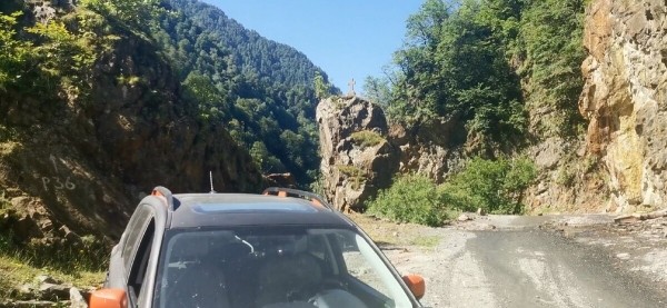 «Вдоль дороги — венки и памятники». Белорус в одиночку отправился в горы Грузии, где даже страховка не действует «Вдоль дороги — венки и памятники». Белорус в одиночку отправился в горы Грузии, где даже страховка не действует