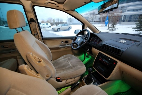 «Если отвезти машину на детейлинг, будет совсем лялечка!» Белорус о VW Sharan, который 13 лет находится в одних руках «Если отвезти машину на детейлинг, будет совсем лялечка!» Белорус о VW Sharan, который 13 лет находится в одних руках