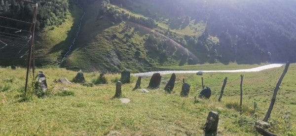 «Вдоль дороги — венки и памятники». Белорус в одиночку отправился в горы Грузии, где даже страховка не действует «Вдоль дороги — венки и памятники». Белорус в одиночку отправился в горы Грузии, где даже страховка не действует