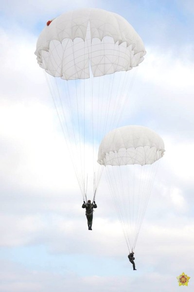 Как прошло сегодняшнее десантирование под Брестом. Фоторепортаж