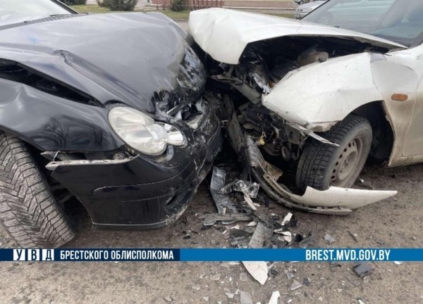 Mercedes и SEAT столкнулись в Пинске