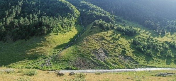 «Вдоль дороги — венки и памятники». Белорус в одиночку отправился в горы Грузии, где даже страховка не действует «Вдоль дороги — венки и памятники». Белорус в одиночку отправился в горы Грузии, где даже страховка не действует