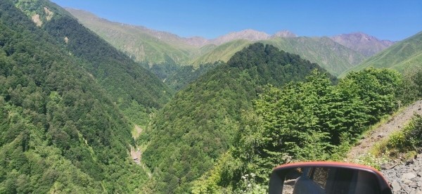 «Вдоль дороги — венки и памятники». Белорус в одиночку отправился в горы Грузии, где даже страховка не действует «Вдоль дороги — венки и памятники». Белорус в одиночку отправился в горы Грузии, где даже страховка не действует