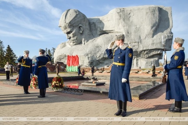 Митингом и автопробегом отметили в Бресте День защитников Отечества