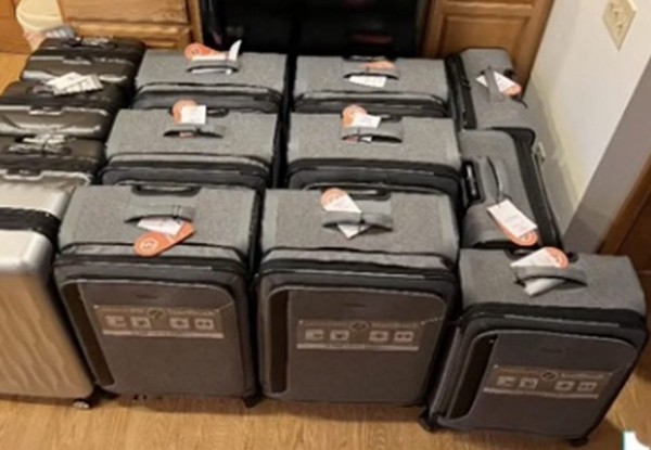 Авиакомпания повредила багаж и предложила пассажирке странную компенсацию