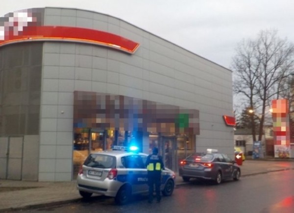 В Варшаве белоруса задержали за кражу товаров на АЗС В Варшаве белоруса задержали за кражу товаров на АЗС