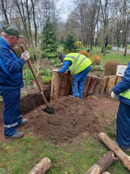 Продолжаются интенсивные работы по подготовке городского Парка культуры и отдыха к началу сезона