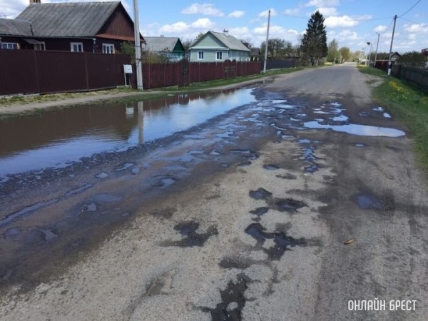 Лукашенко рассказал, как решить проблему с дорогами в Беларуси Лукашенко рассказал, как решить проблему с дорогами в Беларуси