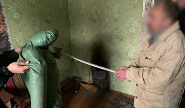 Труп 5 дней лежал во дворе. Следователи раскрыли обстоятельства жестокого убийства мужчины Труп 5 дней лежал во дворе. Следователи раскрыли обстоятельства жестокого убийства мужчины