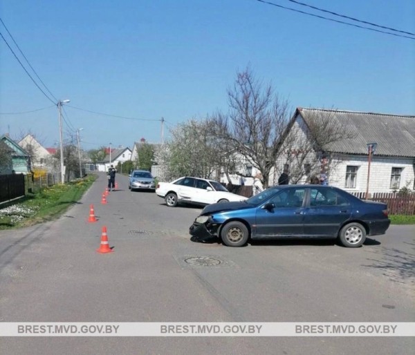 В Кобрине водитель Peugeot не уступил дорогу Audi