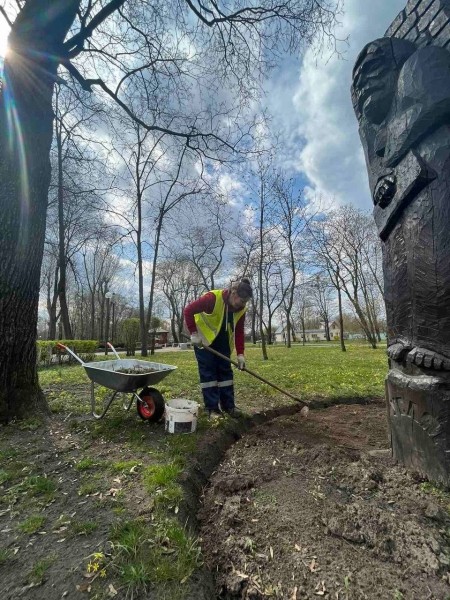 Продолжаются интенсивные работы по подготовке городского Парка культуры и отдыха к началу сезона