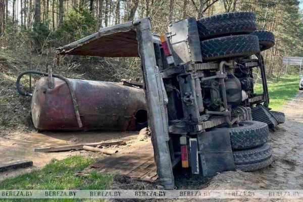 Очередной грузовик на боку. ДТП в Березовском районе